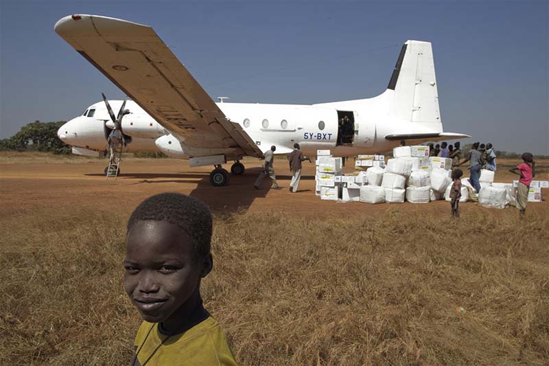 UNICEF Hilfsgüter kommen mit Flugzeug an